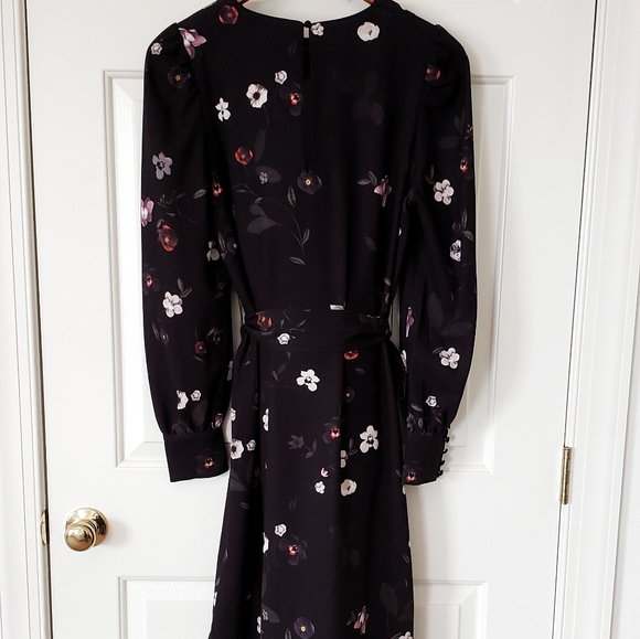 H&M Dresses & Skirts - H & M  Black Floral Print Belted Dress -10